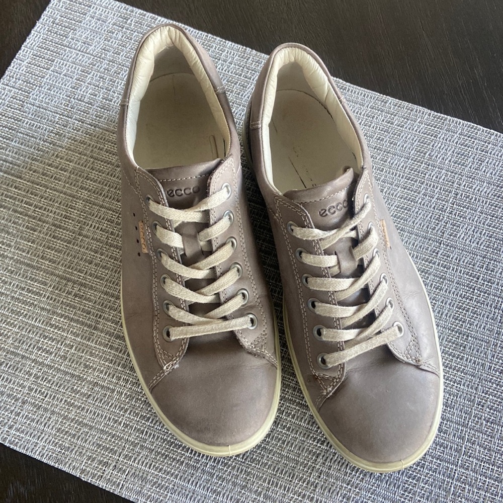 Ecco Woman’s Soft 7 Gray sneakers size 39 US 8-8.5